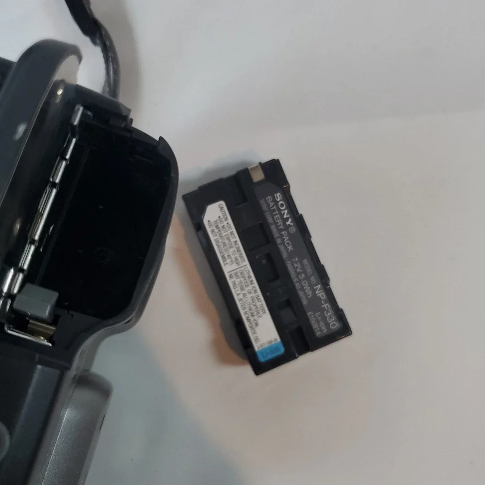 Vintage 1990s Sony Mavica MVC-FD83 1MP Digital Camera Floppy Disk -‎ FOR PARTS
